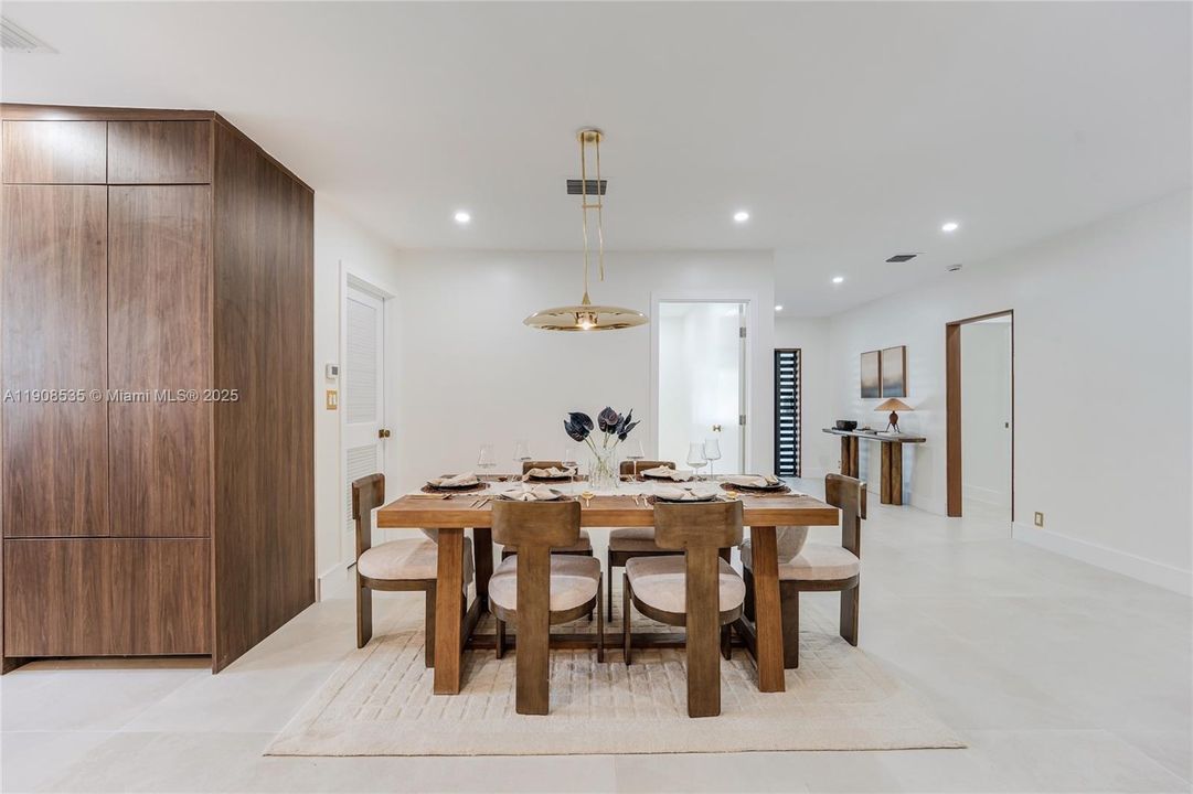 待售: $1,490,000 (4 贝兹, 3 浴室, 2020 平方英尺)