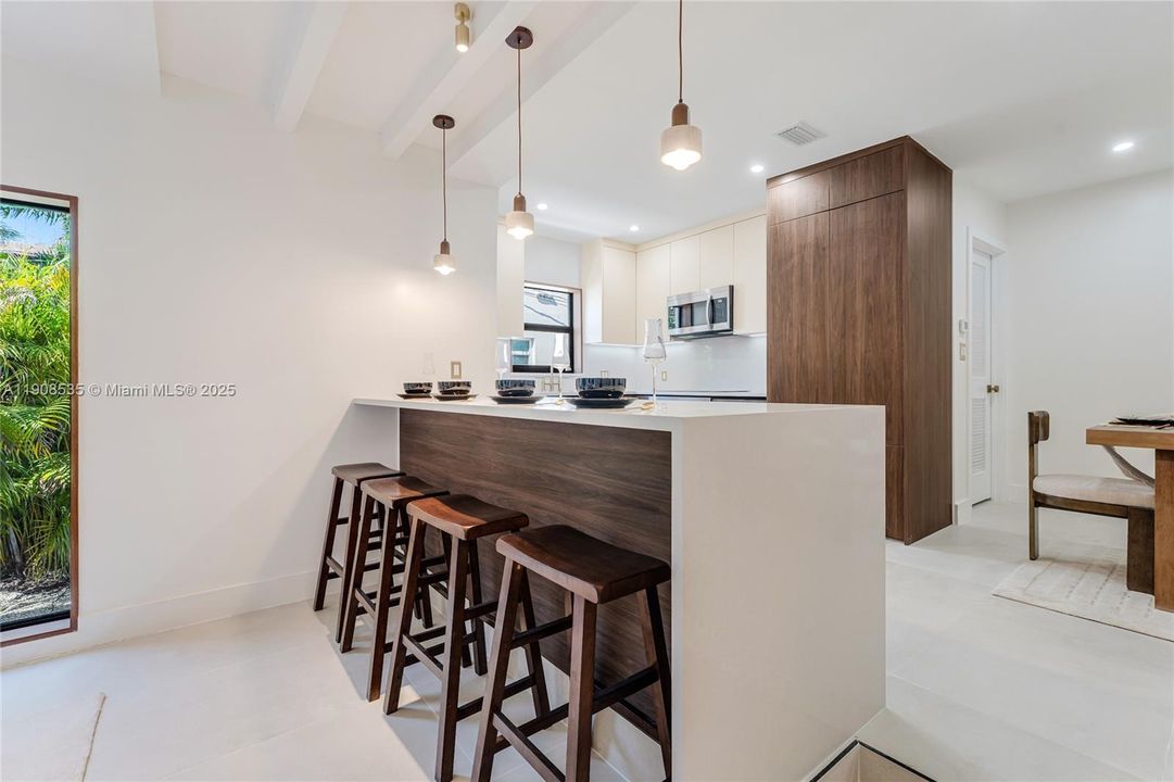 待售: $1,490,000 (4 贝兹, 3 浴室, 2020 平方英尺)