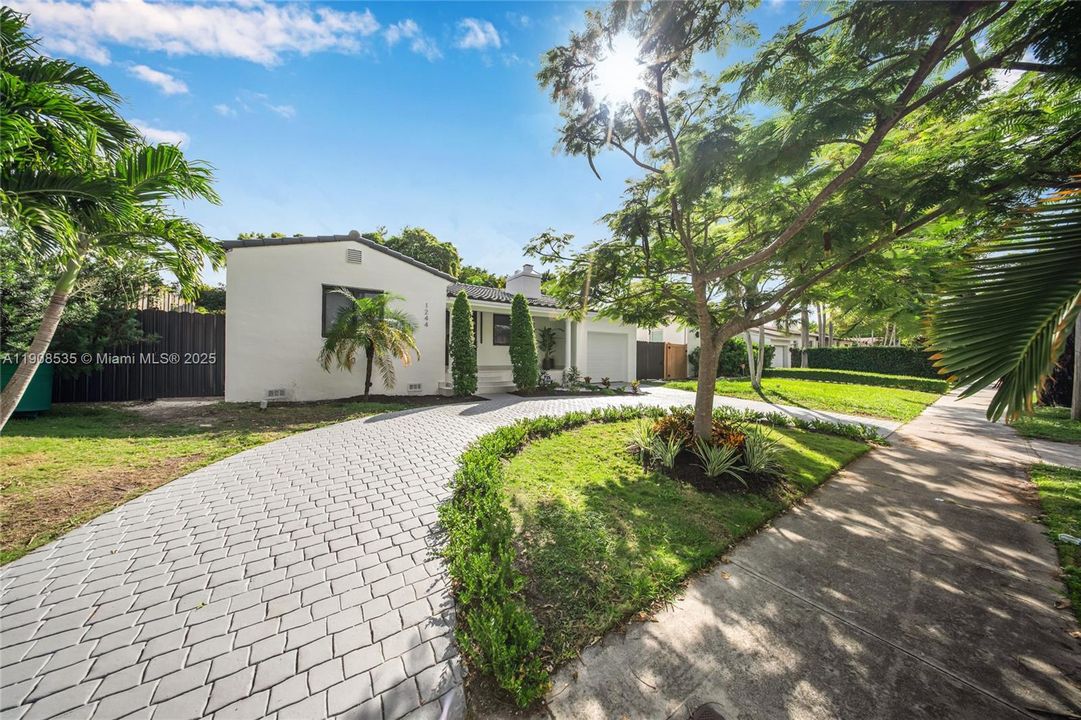 待售: $1,490,000 (4 贝兹, 3 浴室, 2020 平方英尺)