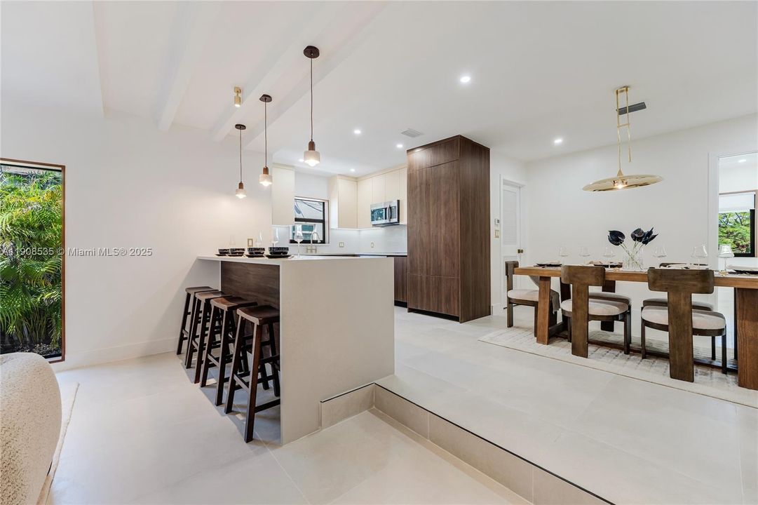 待售: $1,490,000 (4 贝兹, 3 浴室, 2020 平方英尺)