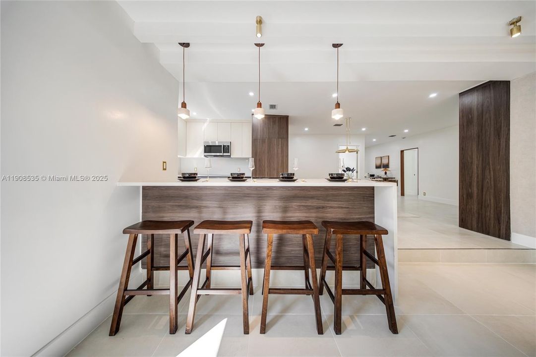 待售: $1,490,000 (4 贝兹, 3 浴室, 2020 平方英尺)