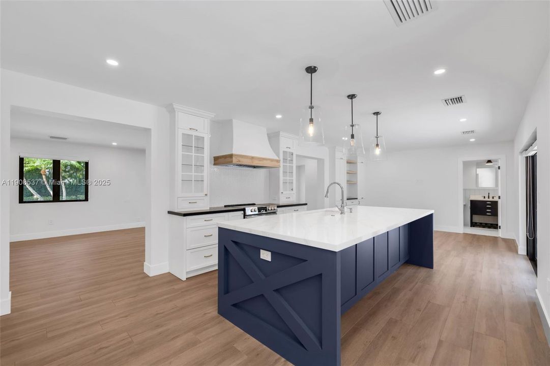 For Sale: $2,000,000 (3 beds, 3 baths, 1974 Square Feet)