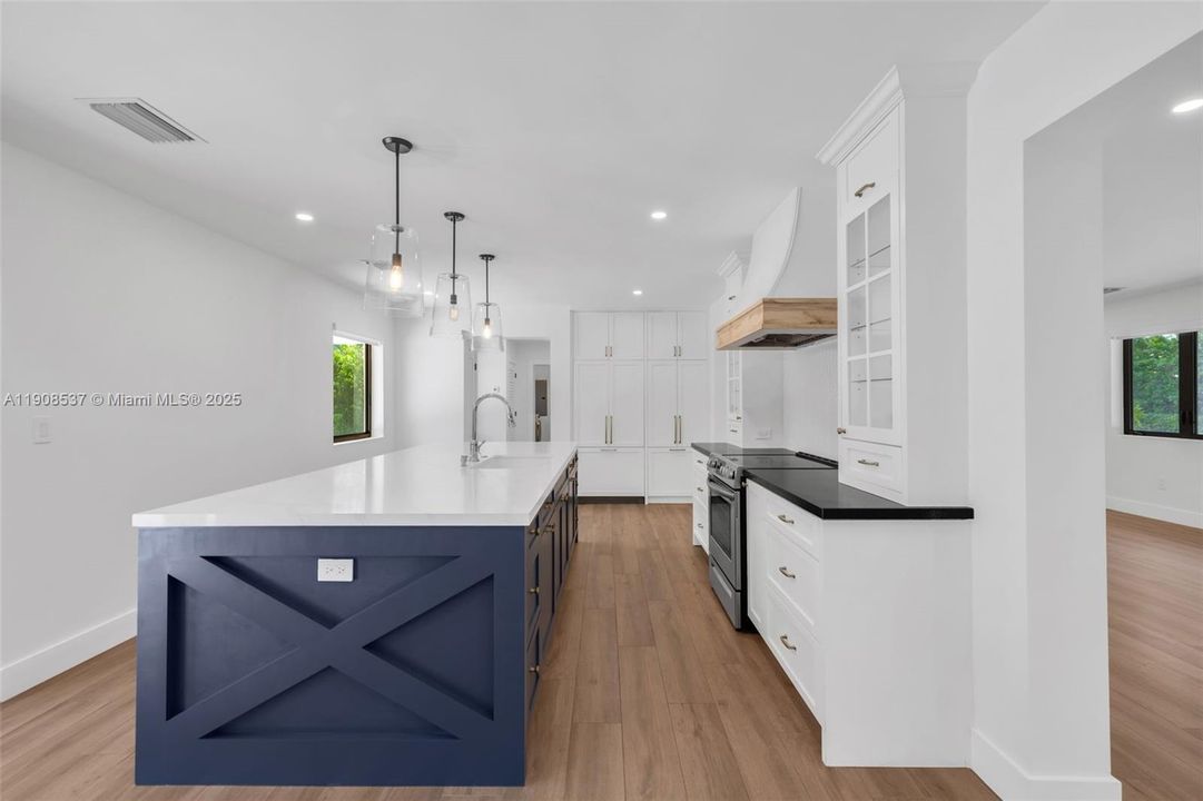 For Sale: $2,000,000 (3 beds, 3 baths, 1974 Square Feet)