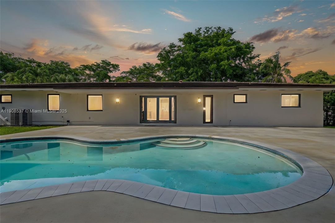 For Sale: $2,000,000 (3 beds, 3 baths, 1974 Square Feet)