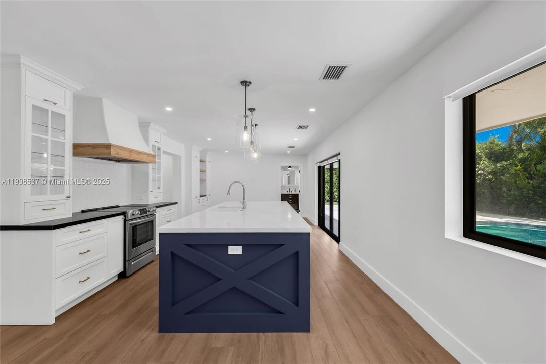 For Sale: $2,000,000 (3 beds, 3 baths, 1974 Square Feet)