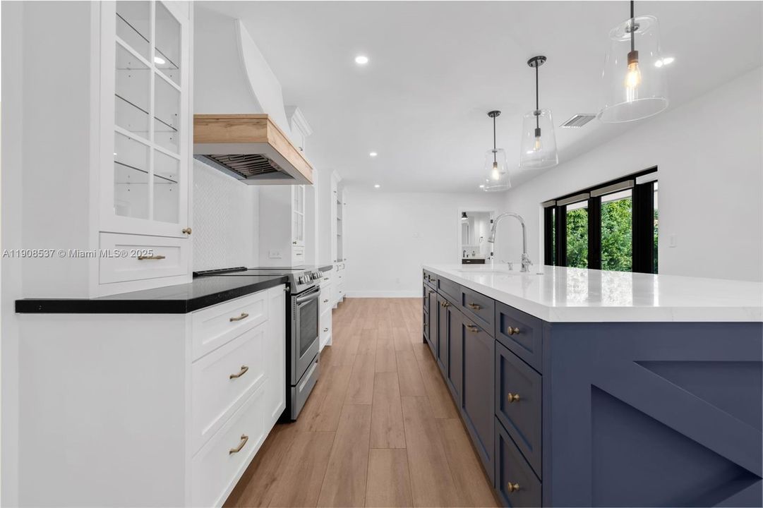 For Sale: $2,000,000 (3 beds, 3 baths, 1974 Square Feet)