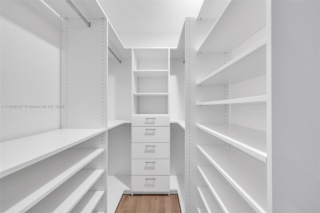 For Sale: $2,000,000 (3 beds, 3 baths, 1974 Square Feet)