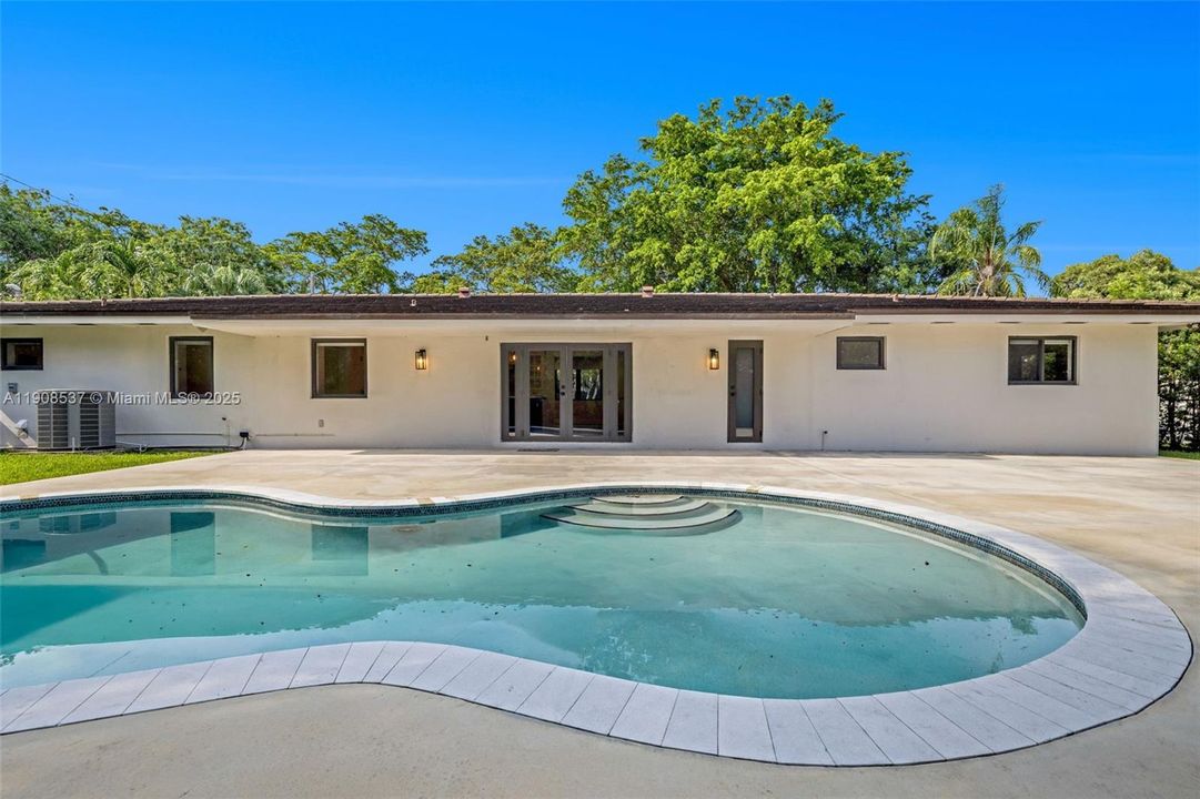 For Sale: $2,000,000 (3 beds, 3 baths, 1974 Square Feet)