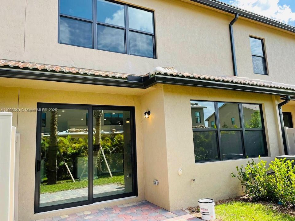 For Rent: $3,500 (3 beds, 2 baths, 1895 Square Feet)