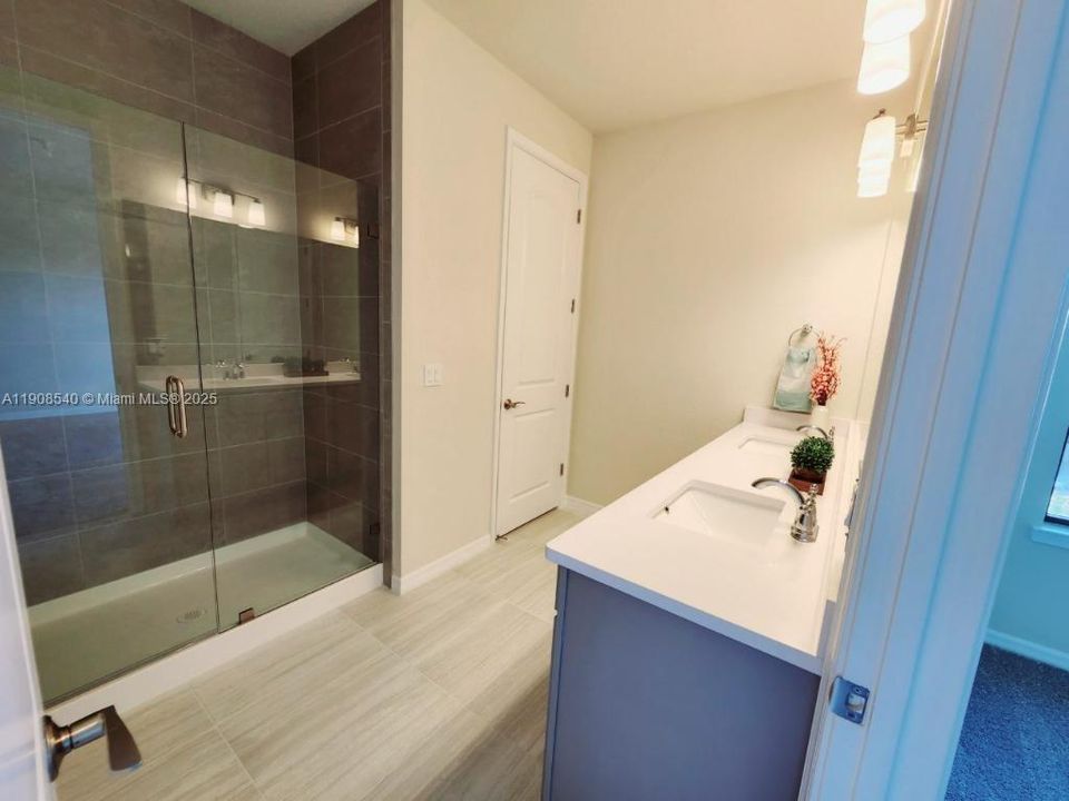 For Rent: $3,500 (3 beds, 2 baths, 1895 Square Feet)