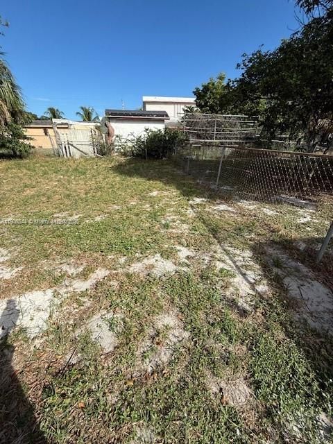 Active With Contract: $2,250 (3 beds, 2 baths, 0 Square Feet)