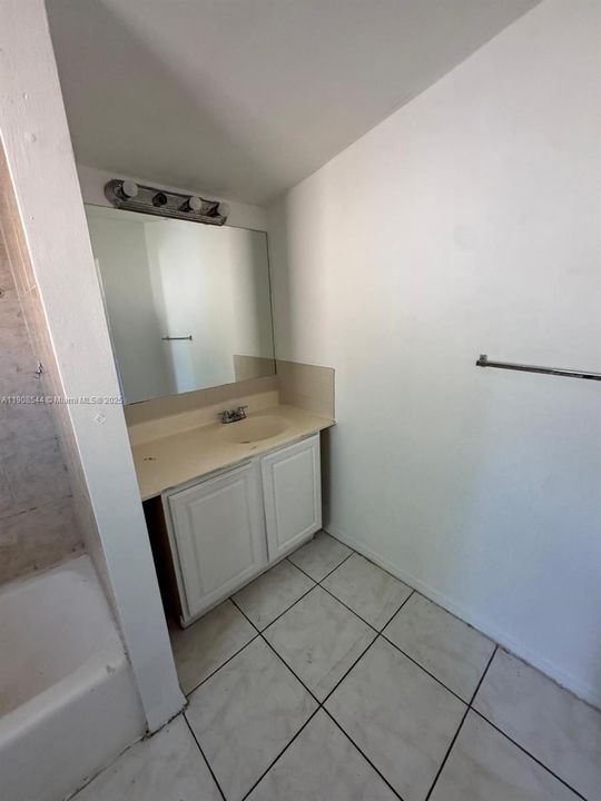 Active With Contract: $2,250 (3 beds, 2 baths, 0 Square Feet)