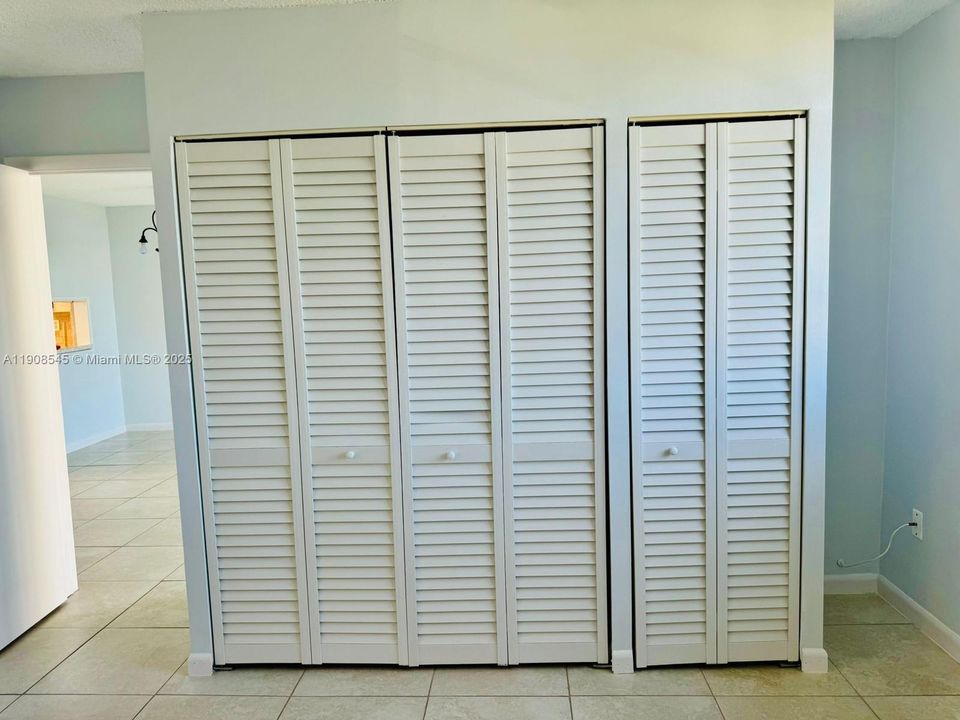 待售: $199,000 (1 贝兹, 1 浴室, 768 平方英尺)