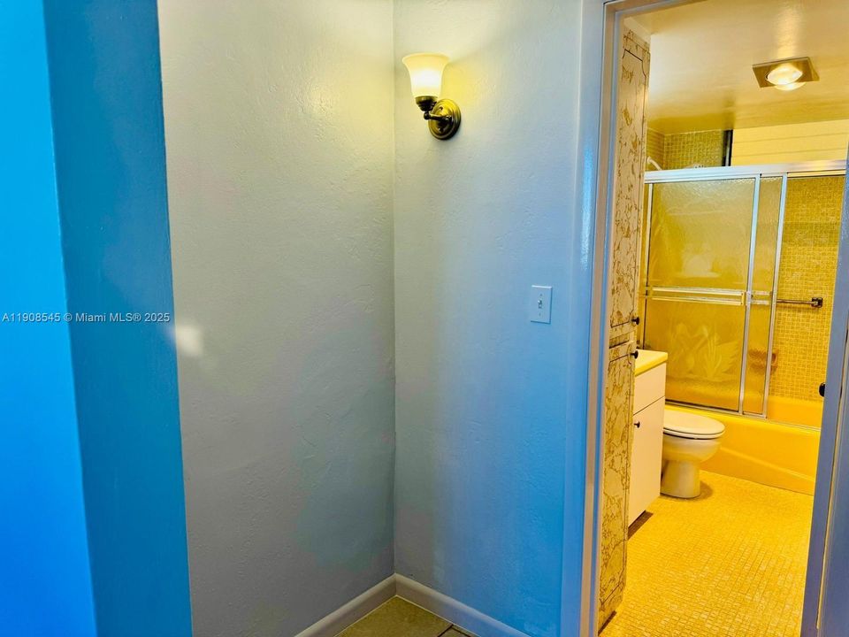 待售: $199,000 (1 贝兹, 1 浴室, 768 平方英尺)