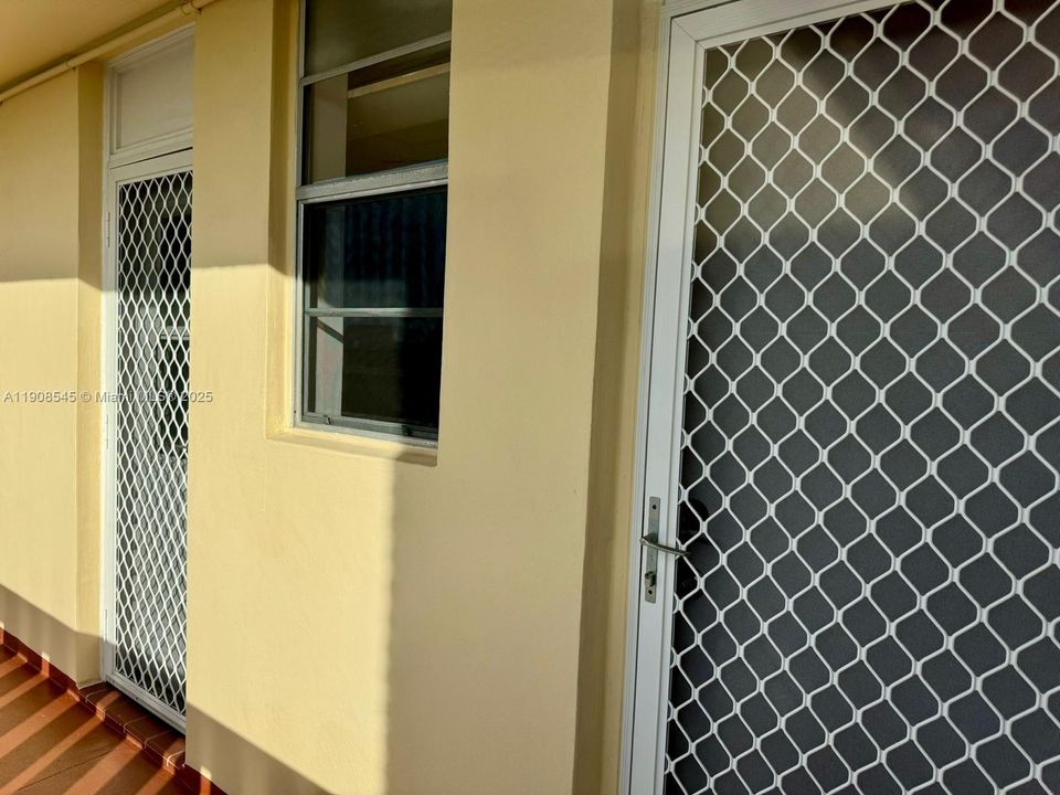 待售: $199,000 (1 贝兹, 1 浴室, 768 平方英尺)