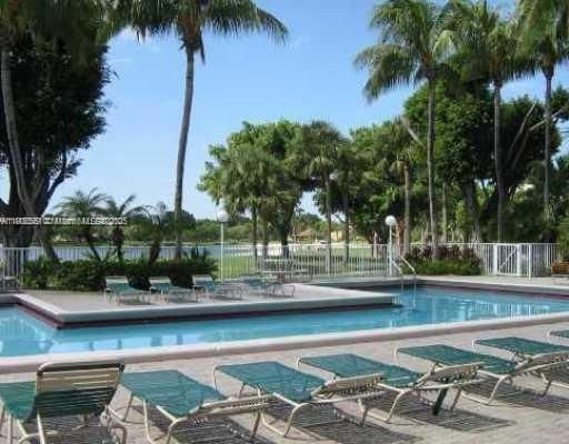 Под контрактом: $1,900 (2 спален, 1 ванн, 953 Квадратных фут)