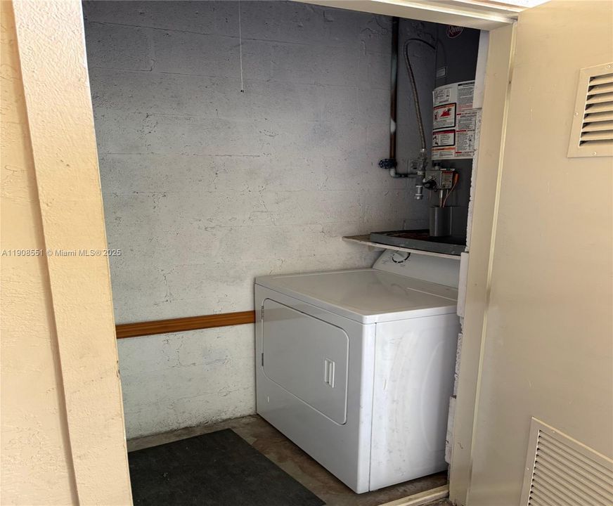 Под контрактом: $1,900 (2 спален, 1 ванн, 953 Квадратных фут)