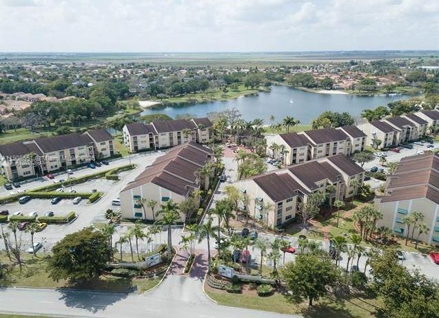 Под контрактом: $1,900 (2 спален, 1 ванн, 953 Квадратных фут)