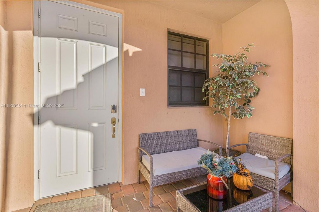 Active With Contract: $375,000 (3 beds, 2 baths, 1408 Square Feet)