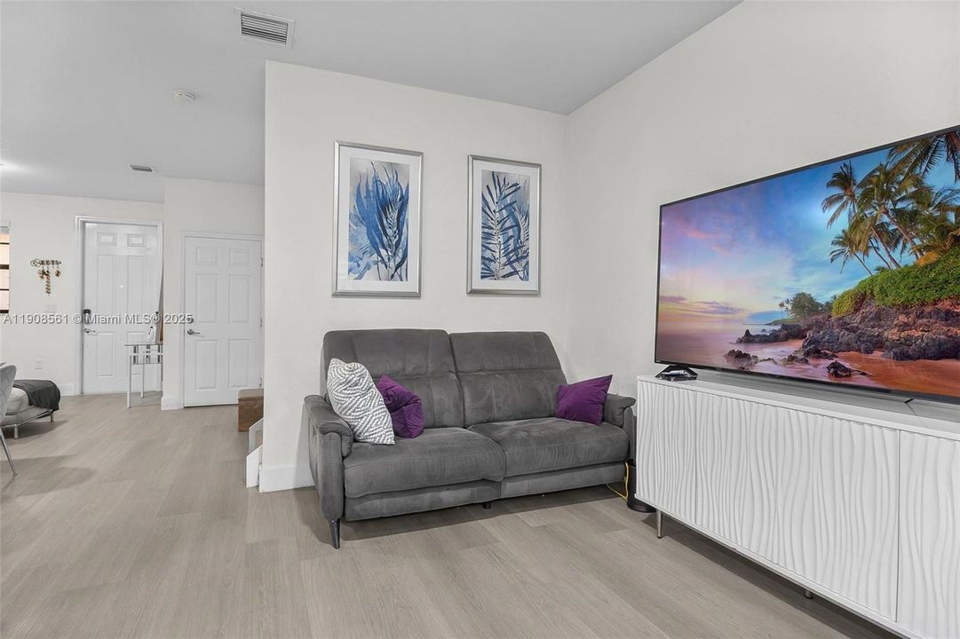 Active With Contract: $375,000 (3 beds, 2 baths, 1408 Square Feet)