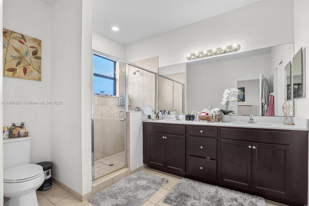 Active With Contract: $375,000 (3 beds, 2 baths, 1408 Square Feet)