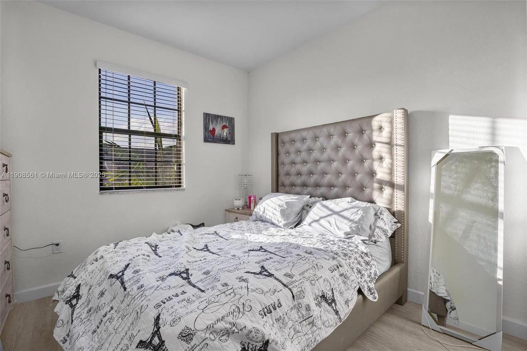 Active With Contract: $375,000 (3 beds, 2 baths, 1408 Square Feet)