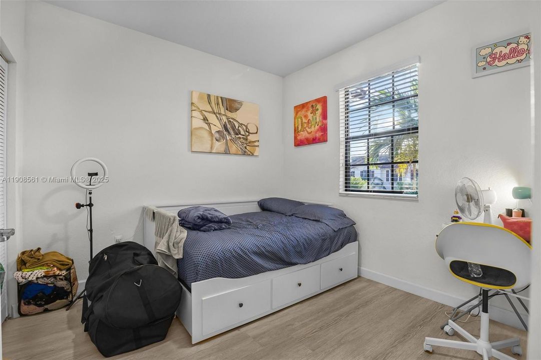 Active With Contract: $375,000 (3 beds, 2 baths, 1408 Square Feet)