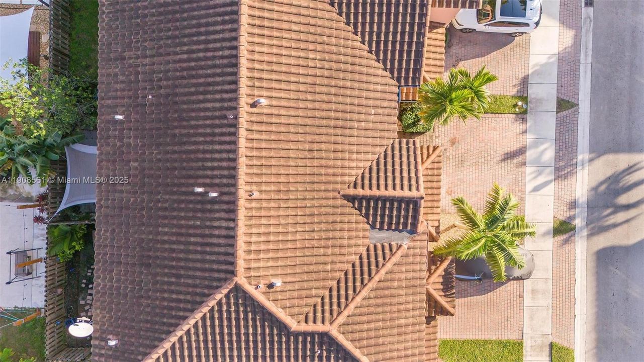 Active With Contract: $375,000 (3 beds, 2 baths, 1408 Square Feet)