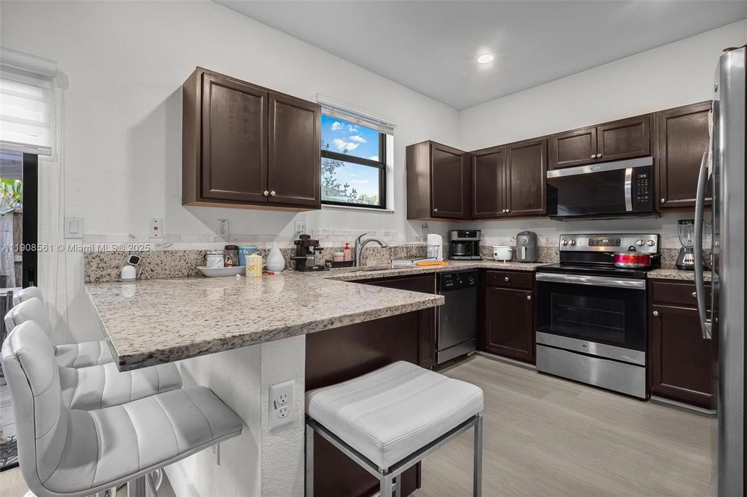 Active With Contract: $375,000 (3 beds, 2 baths, 1408 Square Feet)