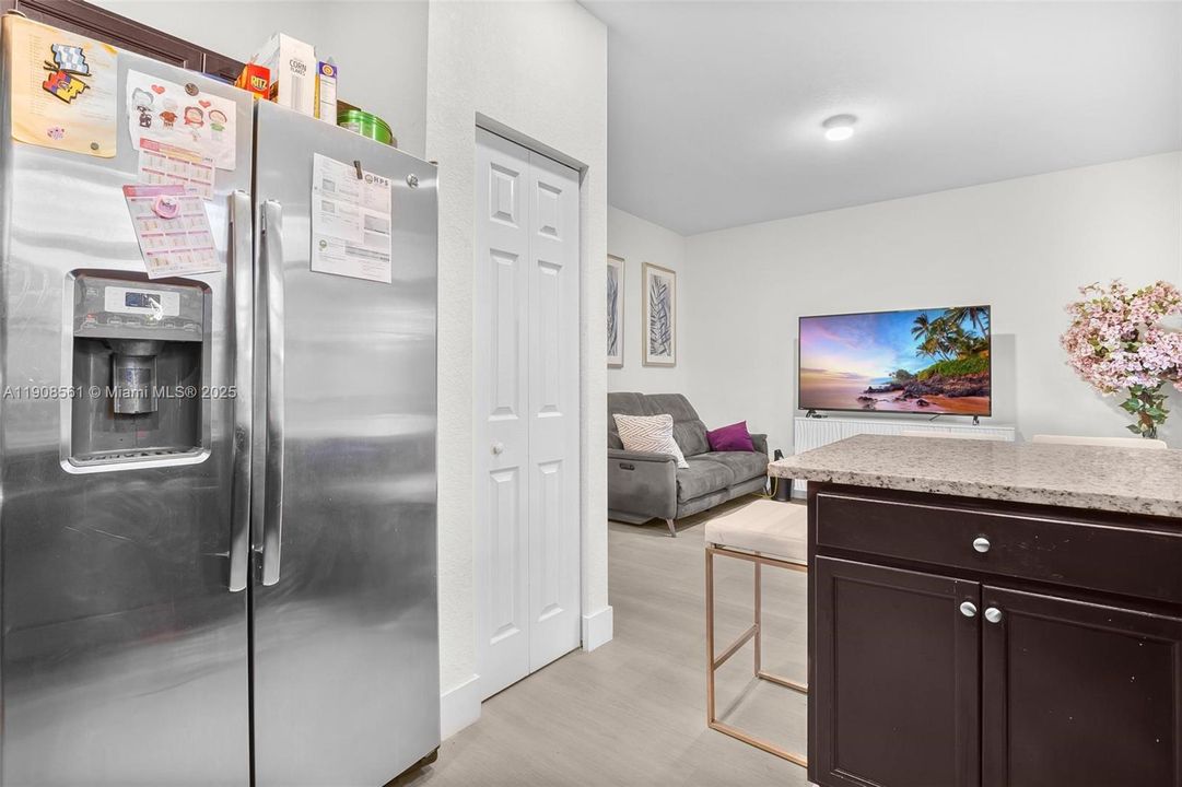 Active With Contract: $375,000 (3 beds, 2 baths, 1408 Square Feet)