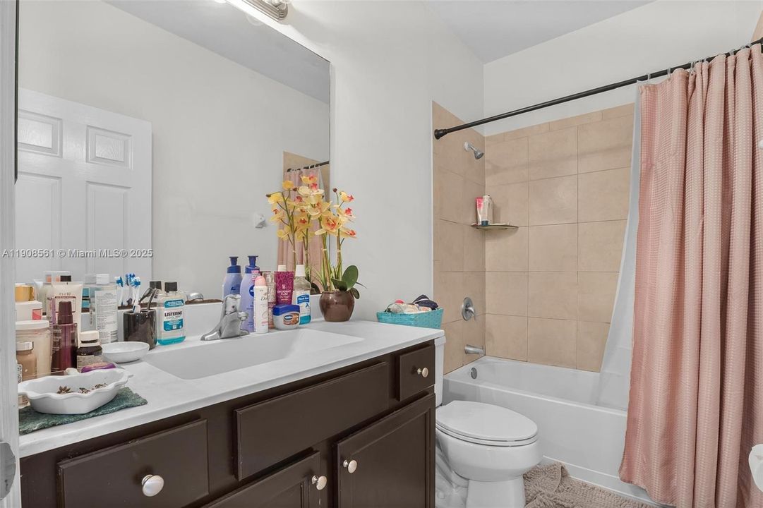 Active With Contract: $375,000 (3 beds, 2 baths, 1408 Square Feet)