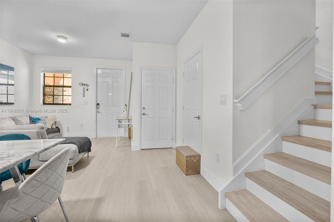 Active With Contract: $375,000 (3 beds, 2 baths, 1408 Square Feet)