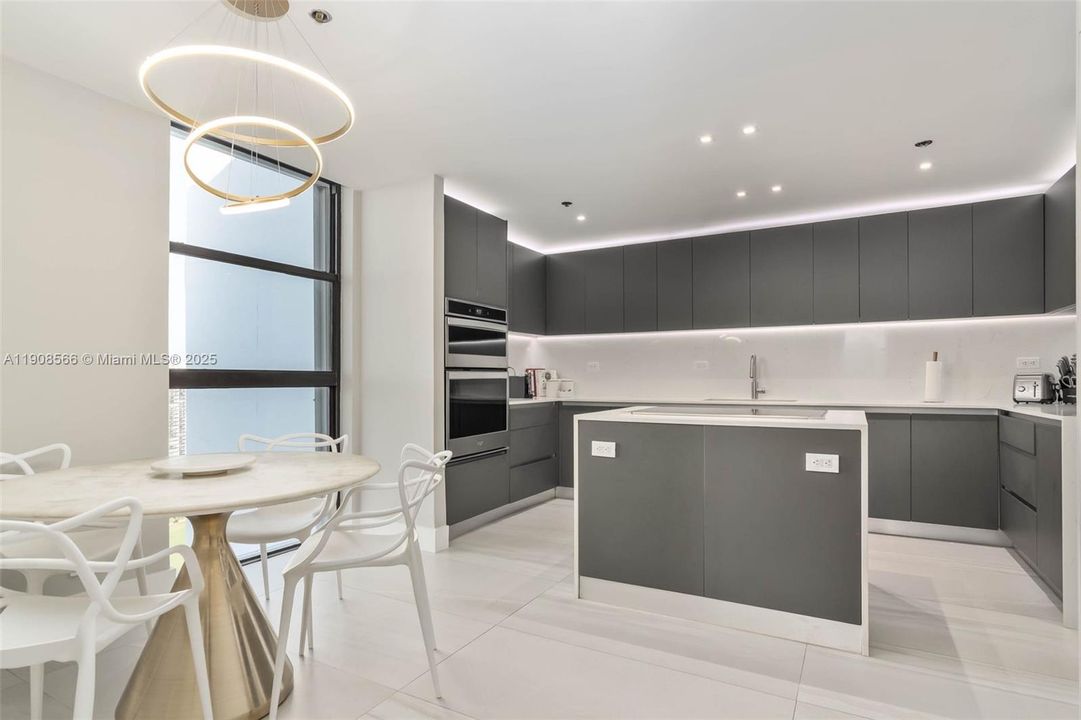 В аренду: $13,900 (4 спален, 3 ванн, 3543 Квадратных фут)