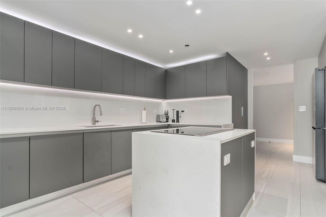 В аренду: $13,900 (4 спален, 3 ванн, 3543 Квадратных фут)