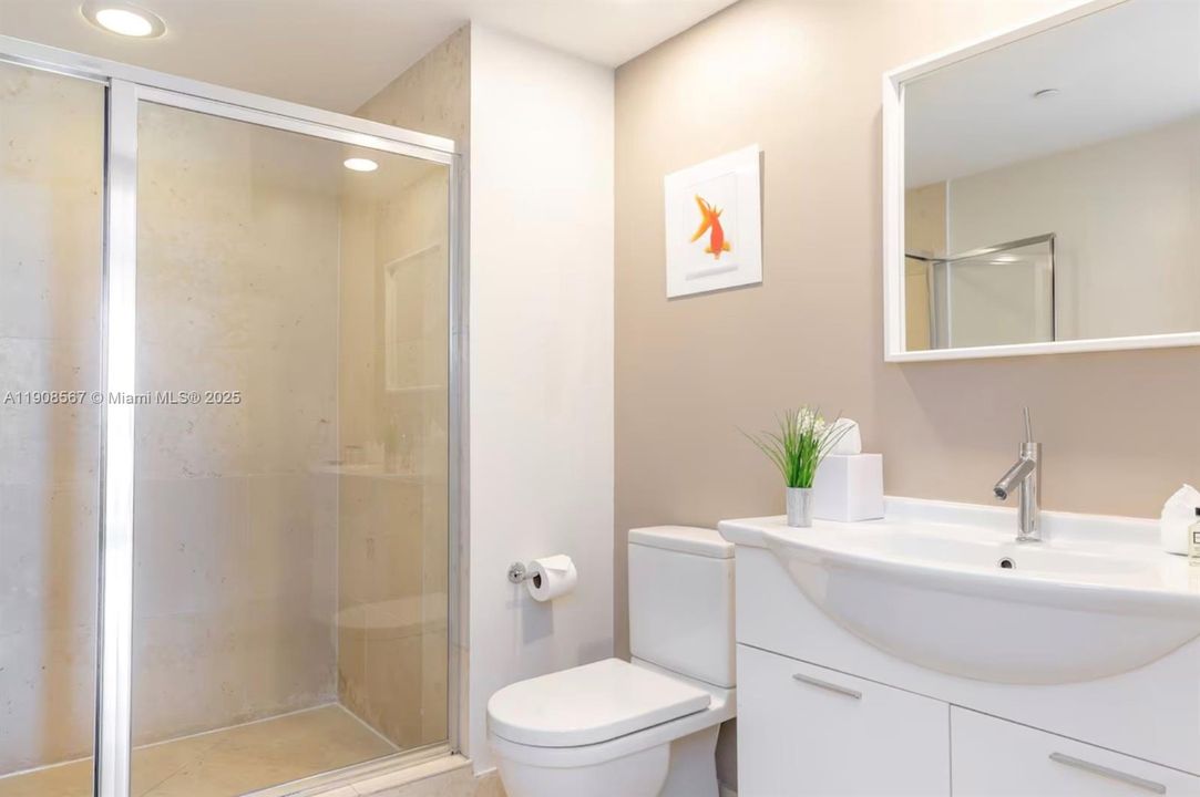 Active With Contract: $1,100,000 (2 beds, 2 baths, 1347 Square Feet)