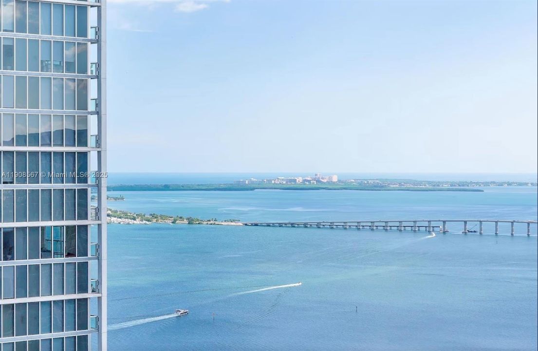 Active With Contract: $1,100,000 (2 beds, 2 baths, 1347 Square Feet)