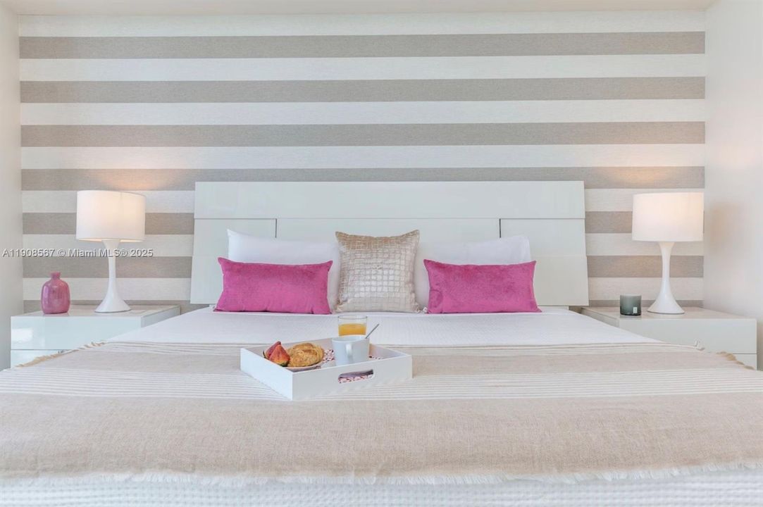 Active With Contract: $1,100,000 (2 beds, 2 baths, 1347 Square Feet)