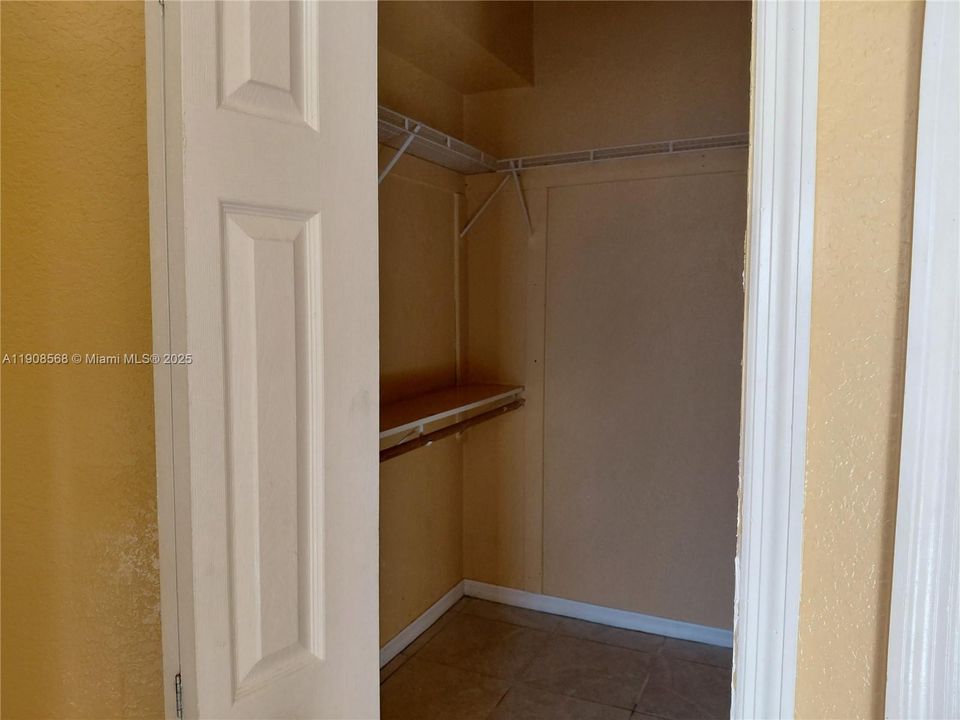 合同活跃: $1,975 (2 贝兹, 2 浴室, 919 平方英尺)