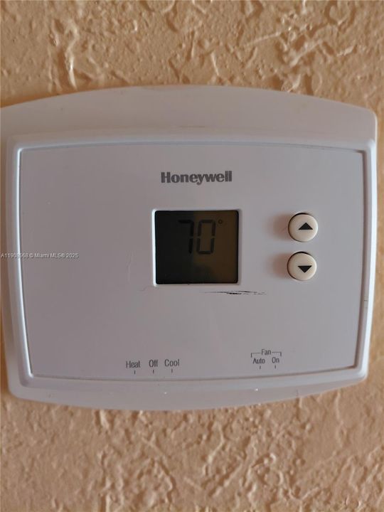 合同活跃: $1,975 (2 贝兹, 2 浴室, 919 平方英尺)