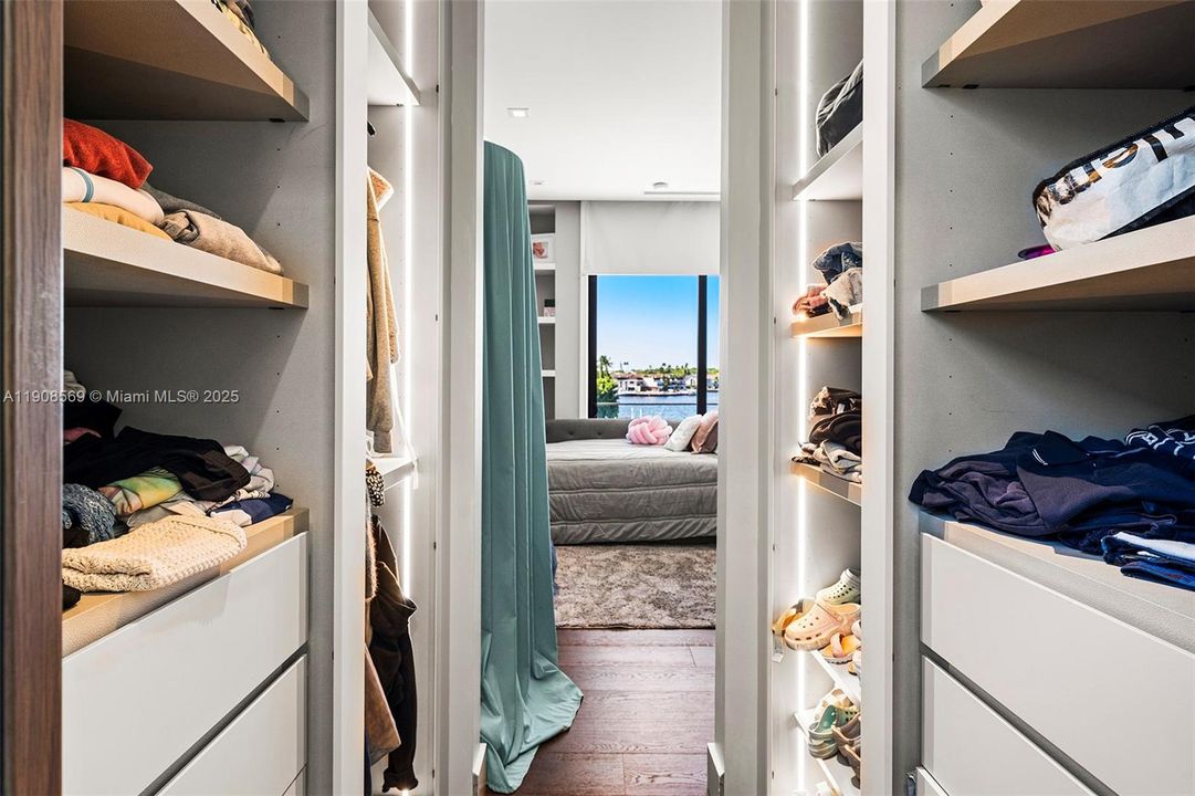 For Sale: $16,900,000 (5 beds, 5 baths, 5347 Square Feet)