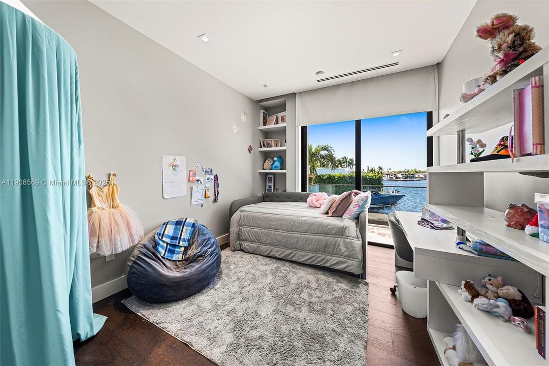 For Sale: $16,900,000 (5 beds, 5 baths, 5347 Square Feet)