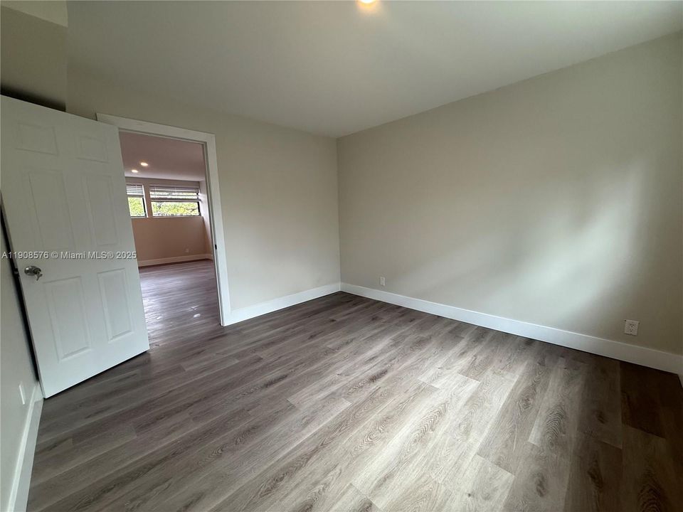 Active With Contract: $1,750 (1 beds, 1 baths, 5062 Square Feet)