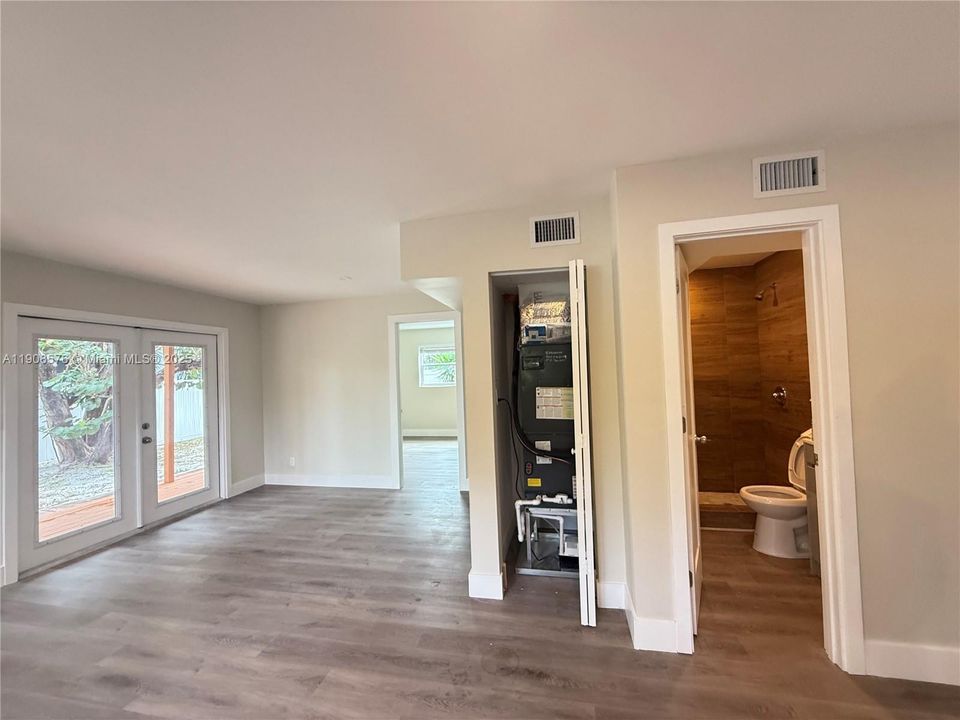 Active With Contract: $1,750 (1 beds, 1 baths, 5062 Square Feet)