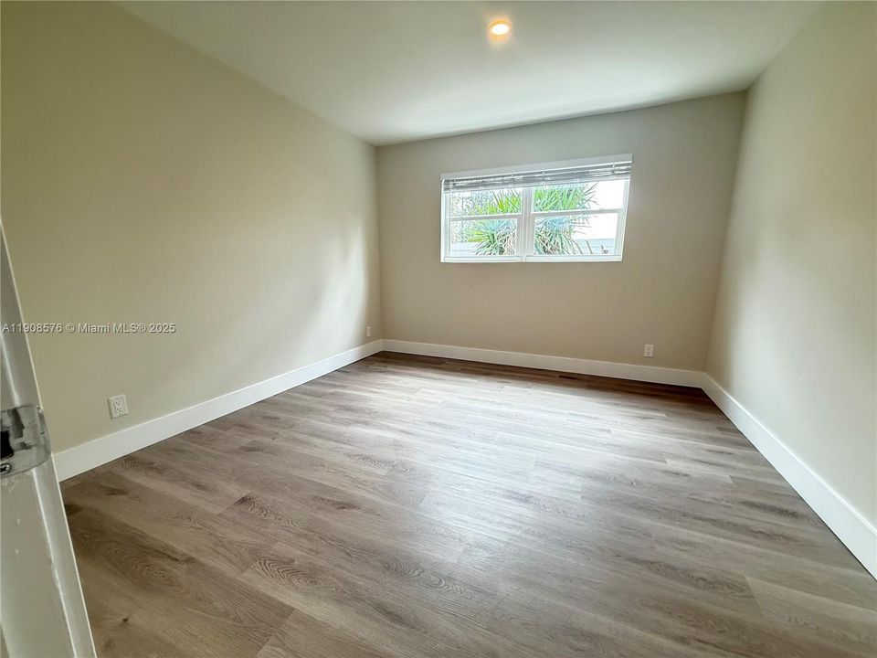 Active With Contract: $1,750 (1 beds, 1 baths, 5062 Square Feet)