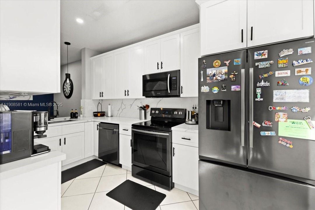 Active With Contract: $443,500 (3 beds, 2 baths, 1444 Square Feet)