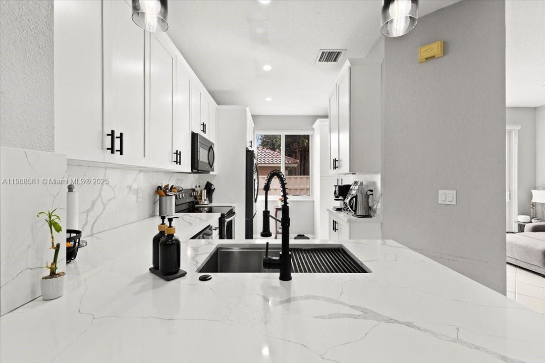 Active With Contract: $443,500 (3 beds, 2 baths, 1444 Square Feet)