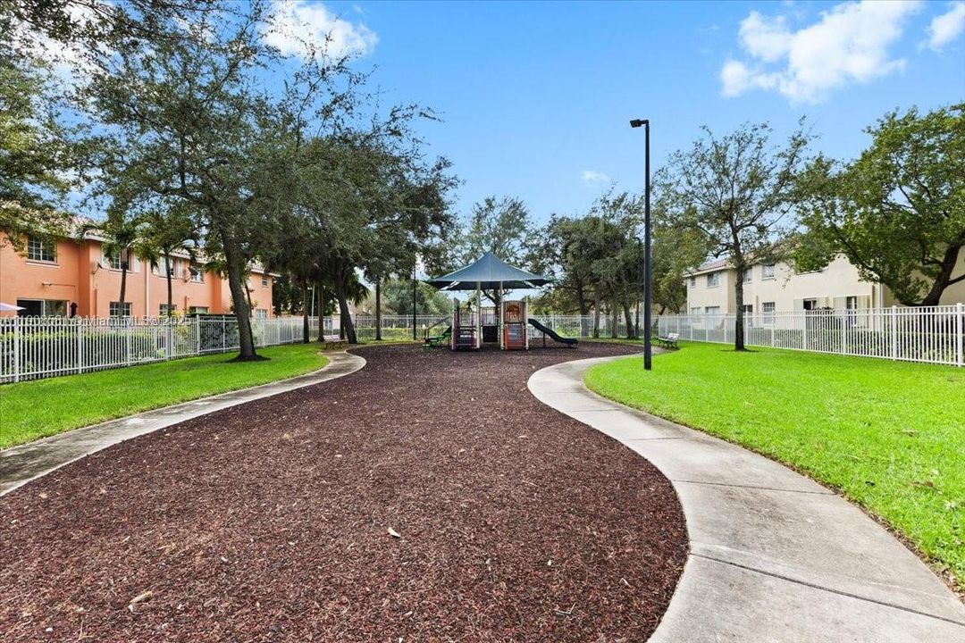 Active With Contract: $443,500 (3 beds, 2 baths, 1444 Square Feet)