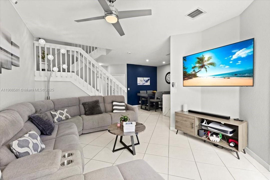 Active With Contract: $443,500 (3 beds, 2 baths, 1444 Square Feet)