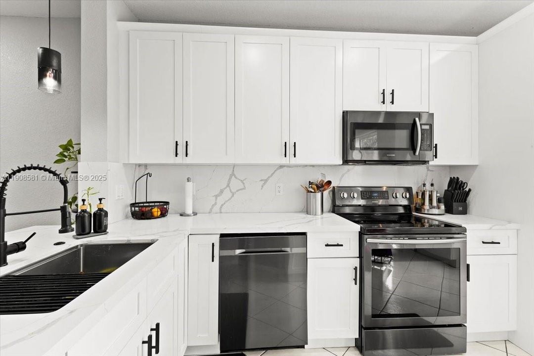 Active With Contract: $443,500 (3 beds, 2 baths, 1444 Square Feet)