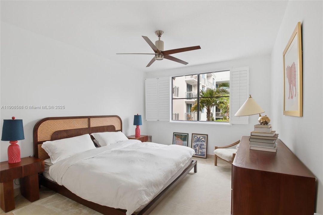 For Sale: $710,000 (1 beds, 1 baths, 686 Square Feet)